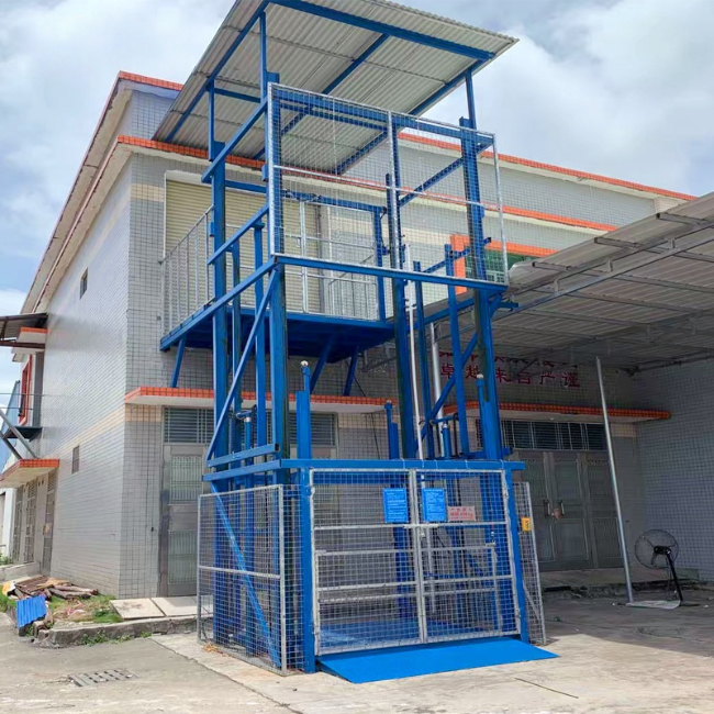 太原建材厂室外升降货梯安装